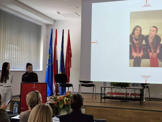 Slika na kojoj se prikazuje odijevanje, u dvorani, namještaj, žena

Sadržaj generiran umjetnom inteligencijom može biti netočan.