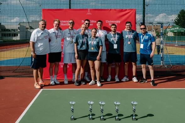Slika na kojoj se prikazuje osoba, sport, dvor, tenis
Sadržaj generiran uz AI možda nije točan.